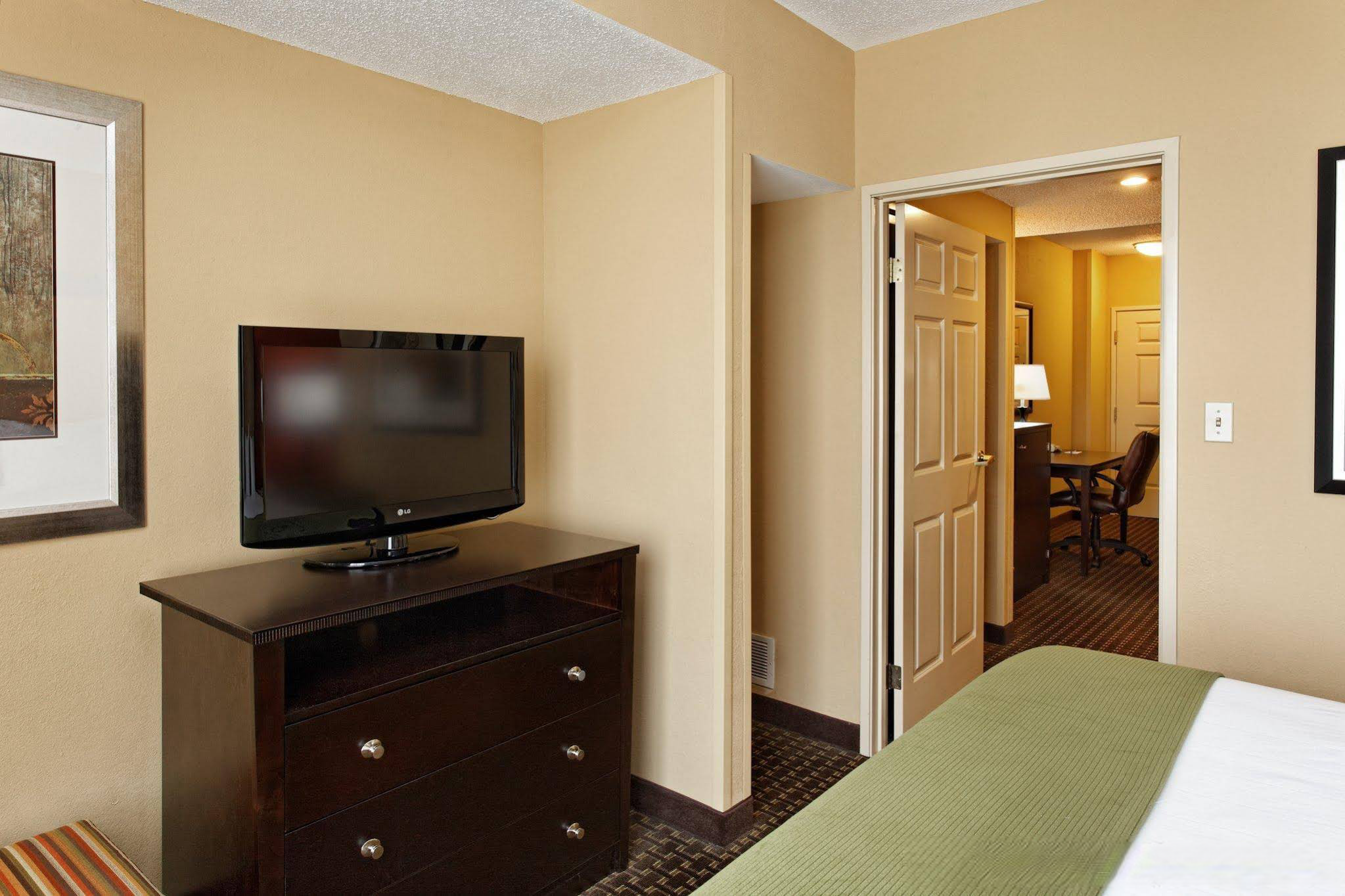 Country Inn & Suites by Radisson, Evansville, IN