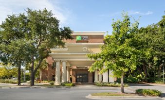 Holiday Inn Express & Suites Charleston - Mount Pleasant
