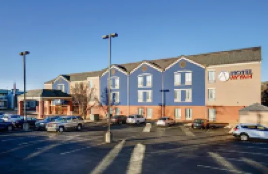 Comfort Inn & Suites Saint Louis Lafayette Square Hotel dekat Missouri Botanical Garden