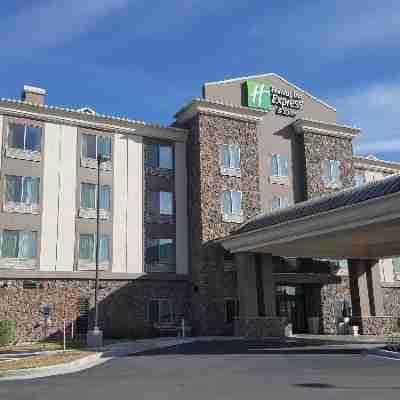 Holiday Inn Express & Suites Springville-South Provo Area Hotel Exterior