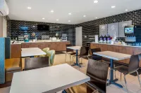 Clarion Pointe Indianapolis Airport Hotels in Guilford Township