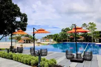 Cocoons Club Laiya Hotel a Lobo