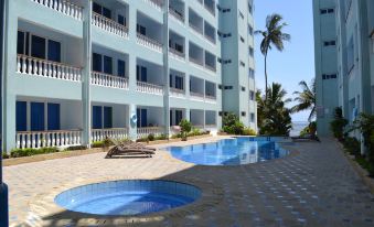 Cowrie Shell Beach Apartments Official