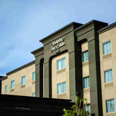 Hampton Inn & Suites by Hilton Regina East Gate Hotel Exterior