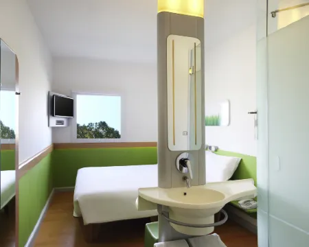 Cordia Hotel Surabaya Airport - Hotel Dalam Bandara - Formerly Ibis Budget Surabaya Airport Hotels in Sedati