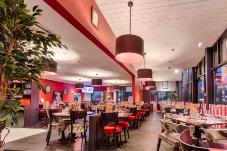 Kyriad Prestige Pau - ZÉNITH - Palais des Sports Отели в г. Пау