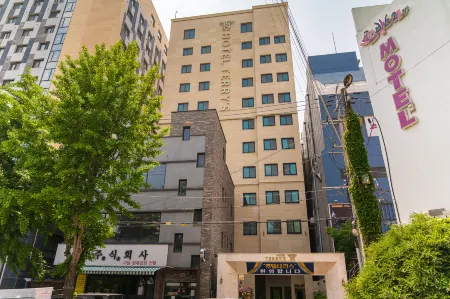 Suwon Station Hotel Terry's Отели рядом с достопримечательностью «Хвасон»