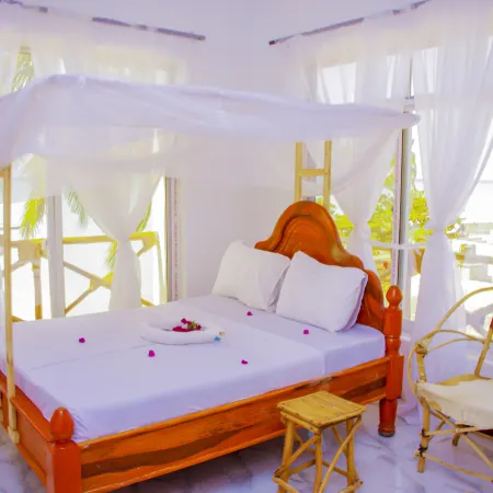 Room L: Room: s Beach Front Sea View 3Rdlat 2 Guests
