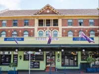 威樂比橋景飯店