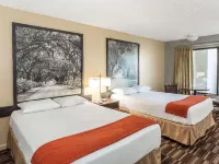 Super 8 by Wyndham Adel GA I-75 Hotels in Adel