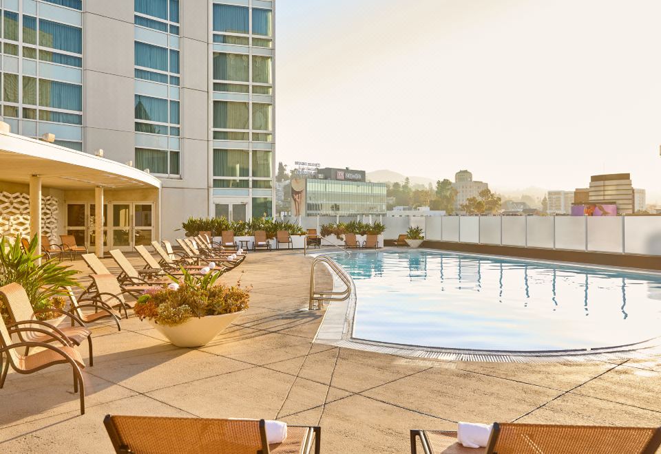 [로우스 할리우드 호텔의 웅장한 로비]