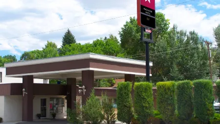 Magnuson Hotel Ely Отели рядом с достопримечательностью «Ely Renaissance Village»