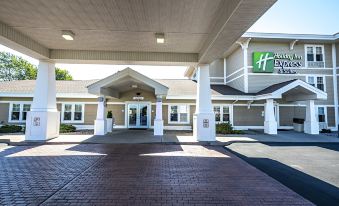 Holiday Inn Express & Suites IRON MOUNTAIN by IHG