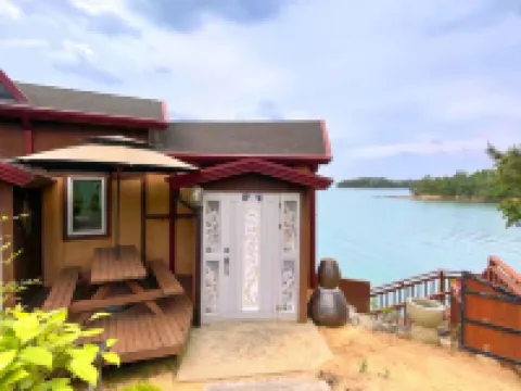 Muan Hae Beach Naru Pension 務安のホテル