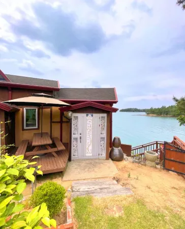 Muan Hae Beach Naru Pension Отели в г. Муана