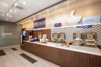 Holiday Inn Express & Suites BELOIT by IHG - breakfast