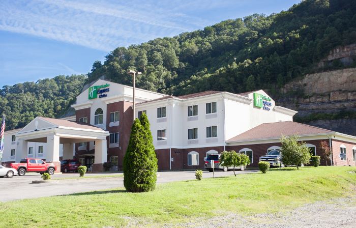 Holiday Inn Express & Suites Logan by IHG