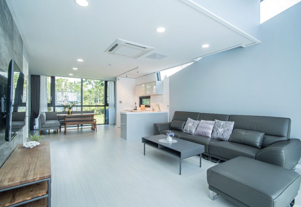 3. 제주 더갤러리 ..