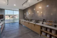 La Quinta Inn & Suites by Wyndham Houston East at Sheldon Rd - breakfast