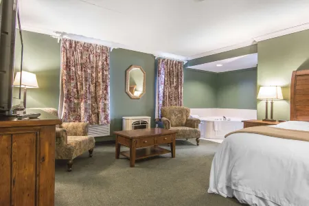 Rodeway Inn King William Отели в г. Port Sydney