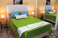 Stylish 1r-1b Apt Near the Beach and Main Street