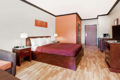 Days Inn & Suites by Wyndham Marquez