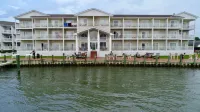 Hampton Inn & Suites Chincoteague-Waterfront Hotels near Osprey Nest Art Gallery