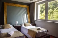 Aston Hotel Các khách sạn gần Sala Del Regno dei Testimoni Di Geova