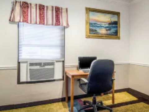 Econo Lodge Hotels in Darien