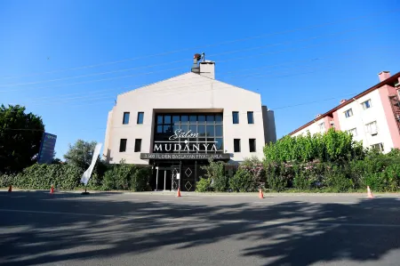 Montania Town Hotel Mudanya Отели рядом с достопримечательностью «Mudanya Yunus Aniti»