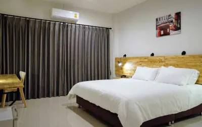 The Color Place Hotels near Wat Sala Loi