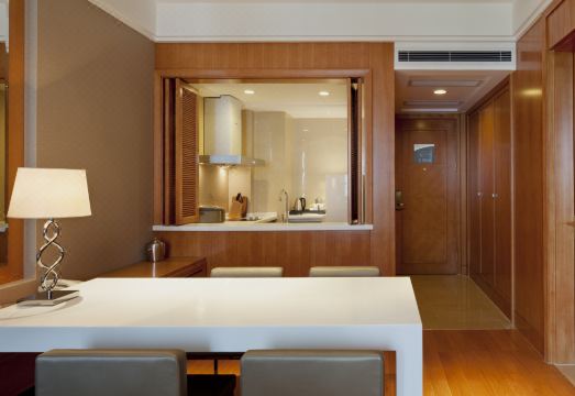 3. 홀리데이 인 항..