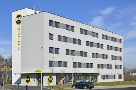 B&B HOTEL Villach Отели рядом с достопримечательностью «Villach-St. Jakob»