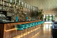 Crowne Plaza Nice - Grand Arenas Hotels in Сен-Лоран-дю-Вар