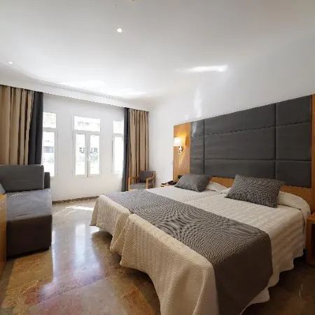 Hotel Artmadams Отели рядом с достопримечательностью «Торговый центр El Corte Ingles»