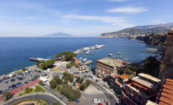 Appartamento la Terrazza Sul Porto 2 with Sea View Beach Front