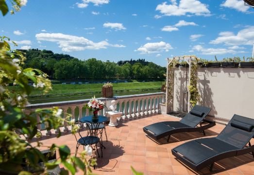 호텔 룬가노 베스푸치 50의 세련된 객실 인테리어