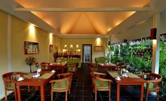 Oasis Hotel Bagan - Housity