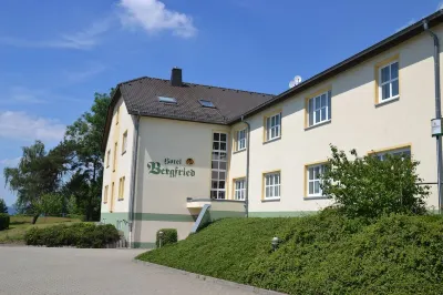 Hotel & Restaurant Bergfried Hotels in der Nähe von Thüringer Bauernhäuser