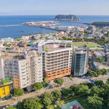 Hotel Bridge Seogwipo Hotels near Oedolgae