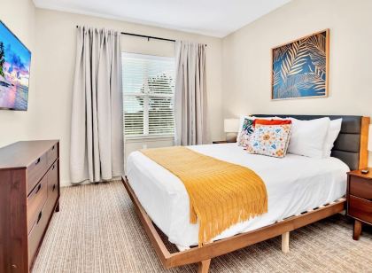 3Br Condo Close to Disney w Hot Tub and Pool