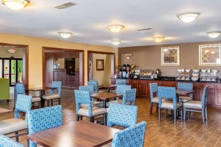 Comfort Inn & Suites Cincinnati Eastgate