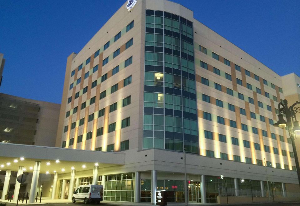 4. 더블트리 바이 ..