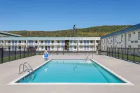 Days Inn by Wyndham Roanoke Near I-81 Hotels in Hollins