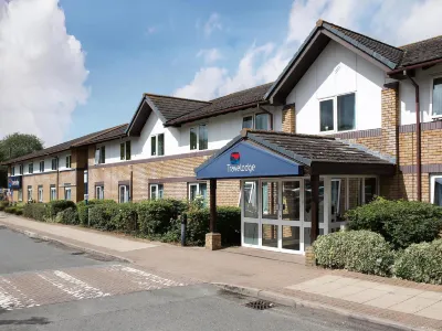 Travelodge Bicester Cherwell Valley M40 Hotels near Garth Park