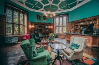 Cbh Ruthin Castle Hotel and Spa - bar