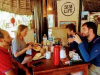 サ サ ラオ バンパノム周辺のホテル