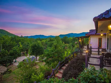 Phumalida Resort Отели рядом с достопримечательностью «Samnaksong Sitthithamrangsri»