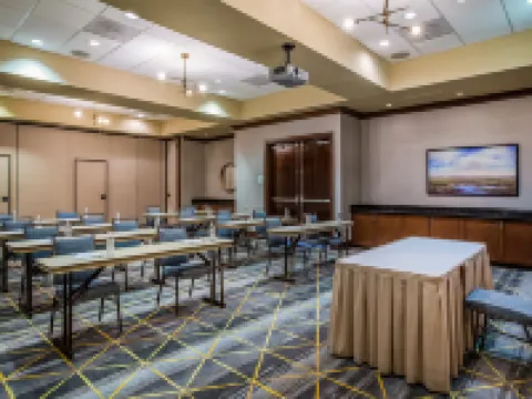 ฮอลิเดย์ อินน์ กัลฟ์พอร์ต แอร์พอร์ต บาย IHG โรงแรมในกัลฟ์พอร์ต