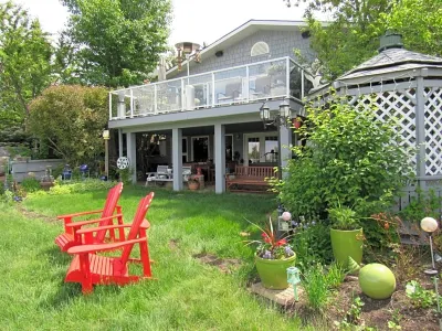 Along River Ridge Hotels in 